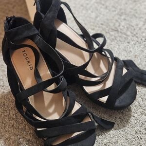 Wrap wedge shoes